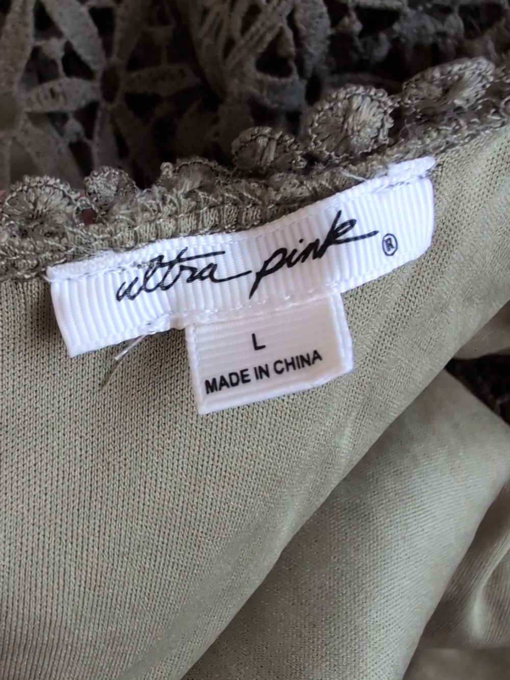 Ultra Pink Crochet Lace Puff-Sleeve Top in Olive Green Large - Picture 6 of 7